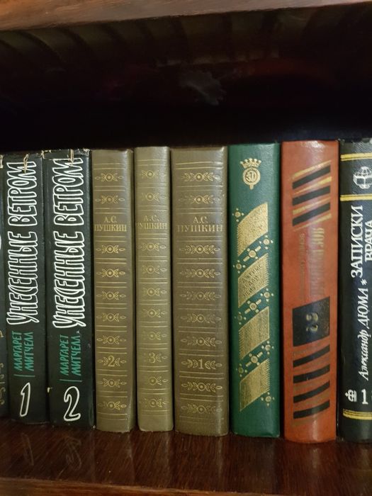 Шкаф б-у сервант.