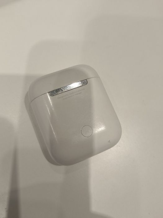 Футляр для наушников Apple