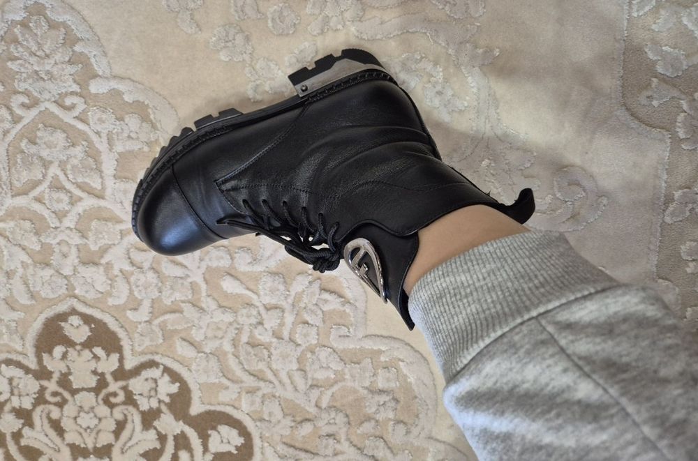 Женские зимний кожаные ботинки сапоги Vitto Rossi (размер 37)