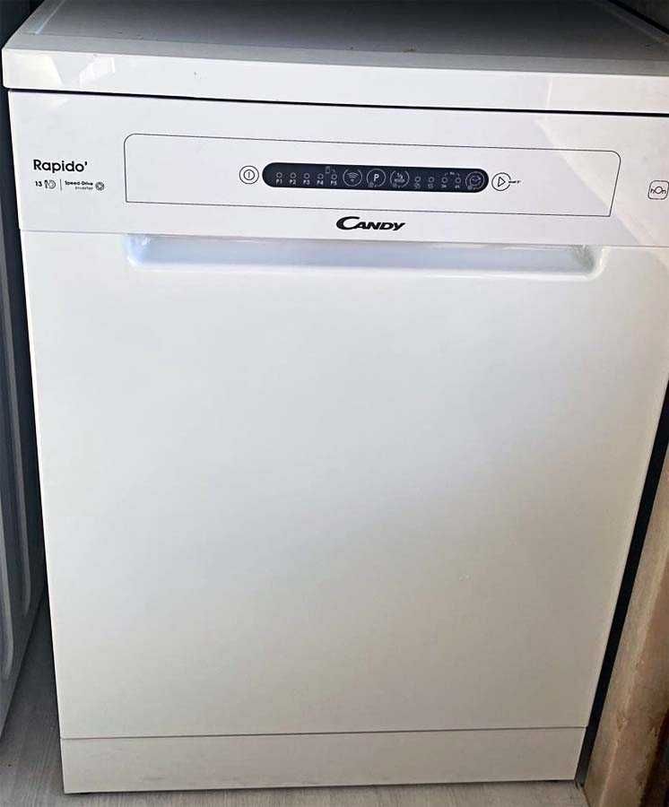 Máquina de Lavar Loiça Marca Candy CF 3E7L0W NOVA Modelo " Rapido' " N