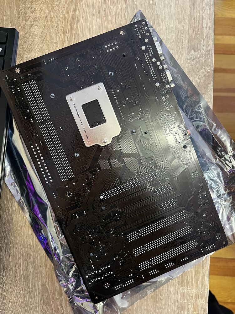 Процессор i5 4590, оперативная 8gb DDR3, материнская Gigabyte