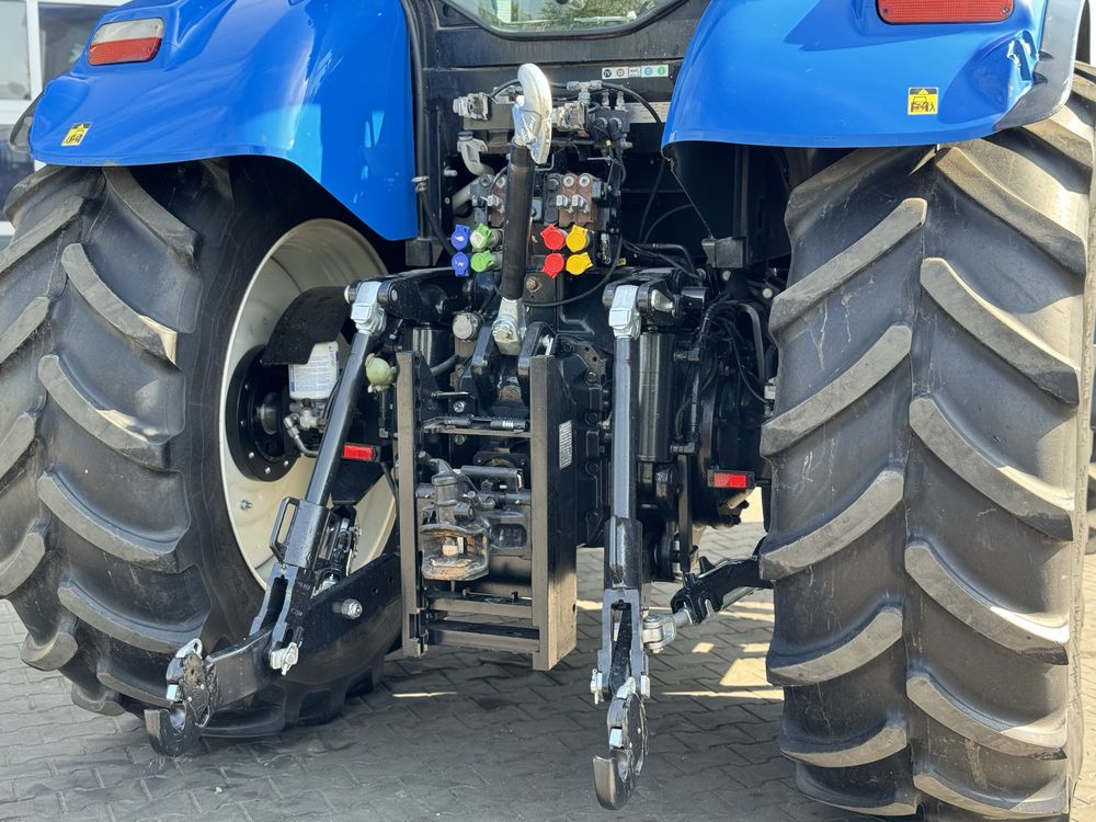 New Holland T7060