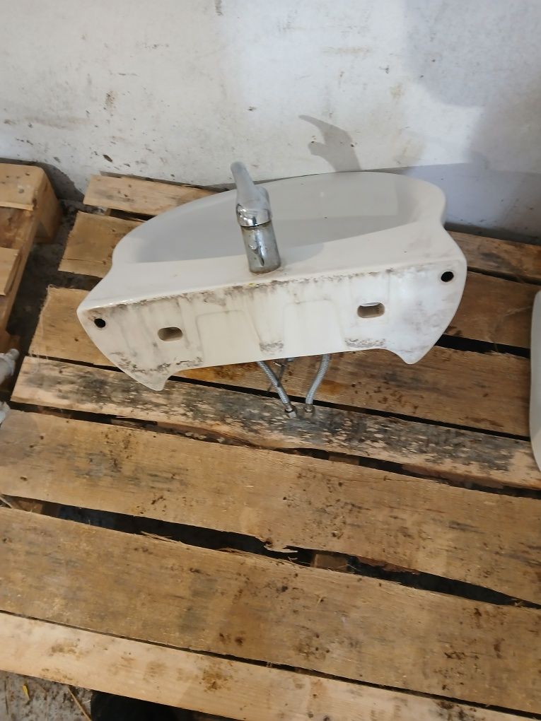Sprzedam umywalka z baterią wężyki okazja