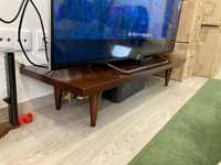 Mesa de televisão em madeira maciça