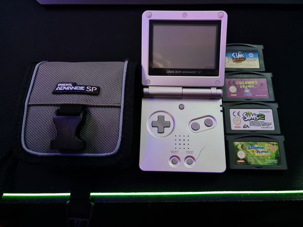 Gameboy Advance SP + bolsa oficial e 4 jogos originais.