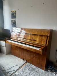 Piękne pianino rohmer w stylu retro