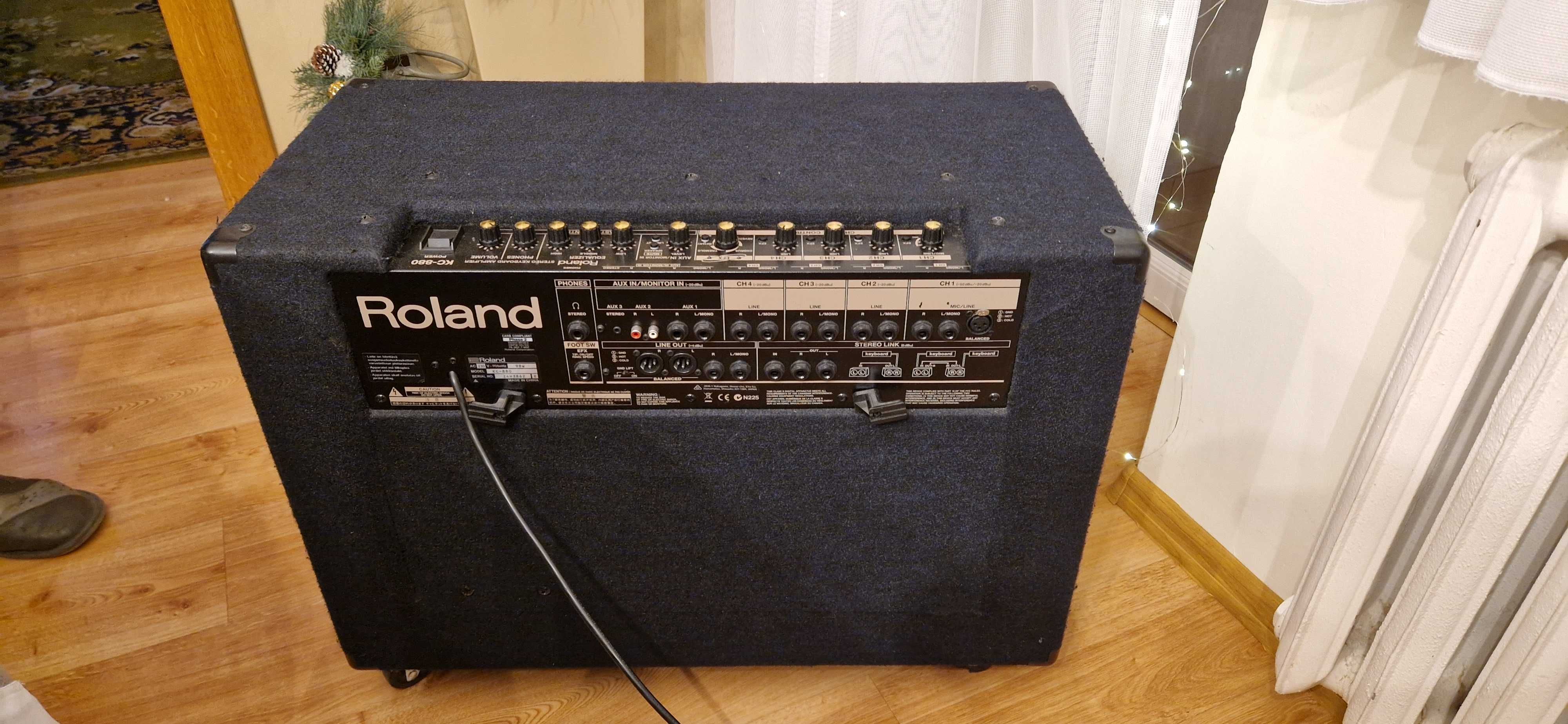 Wzmacniacz Roland KC 880