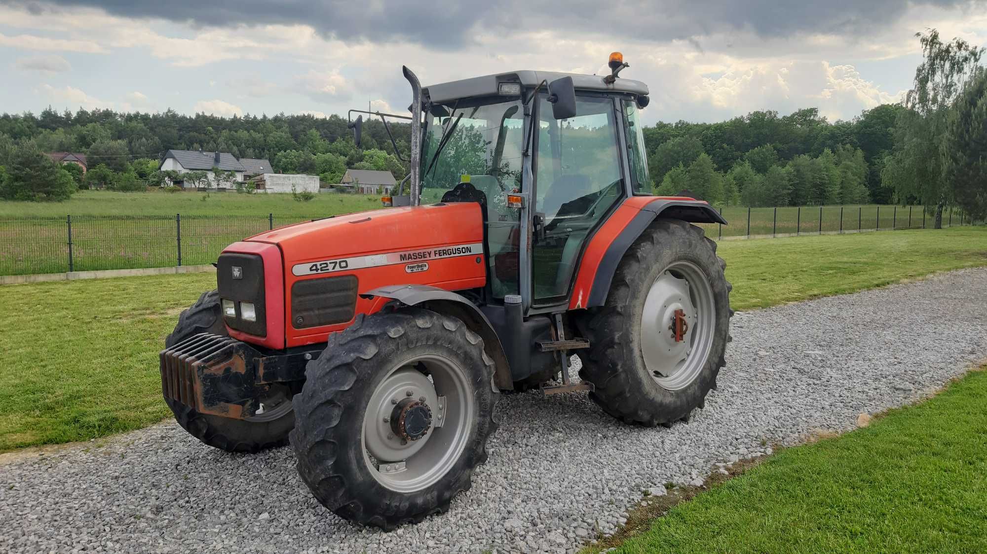 Ciągnik rolniczy Massey Ferguson 4270 ,110 km manual 4x4 , 5500 mth!!!