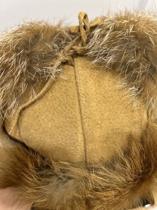 Czapka z naturalnego lisa, futro naturalne, elementy skórzne