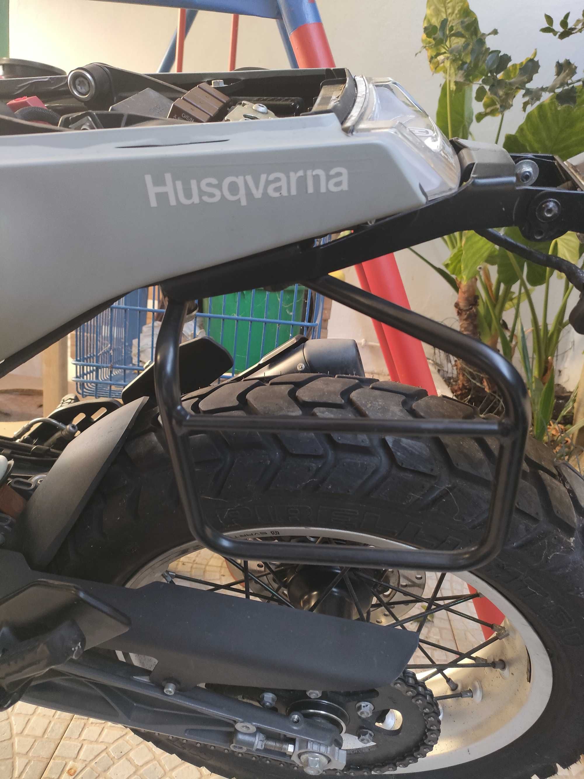 Husqvarna Svartpilen 401