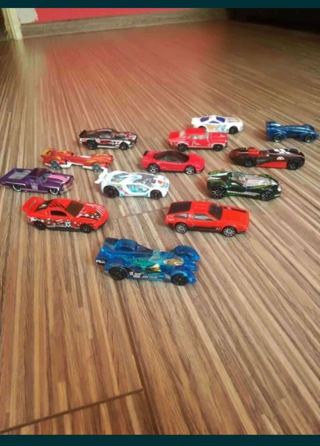 Autka Hot Wheels resoraki samochód wyścigowy + GRATIS