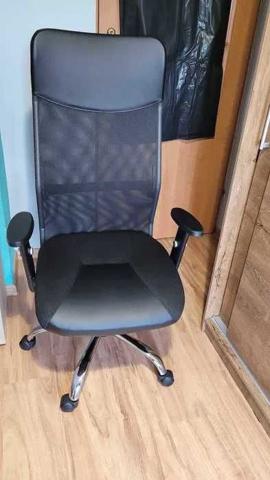 Duży obrotowy fotel biurowy / gamingowy