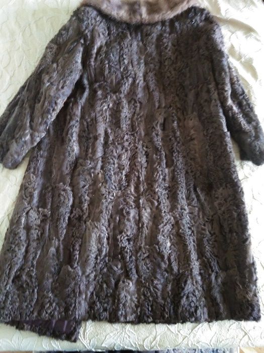 futro z łapek karakułowych greckich-brąz-tęższa,niższa osoba