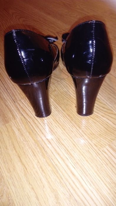 Buty lakierki rozm. 40