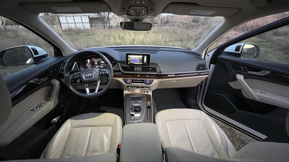 Audi Q5 2018 бензин 2.0 Premium Plus