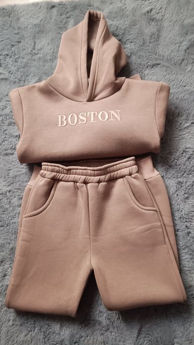 Nowy śliczny ciepły dres na 9 lat