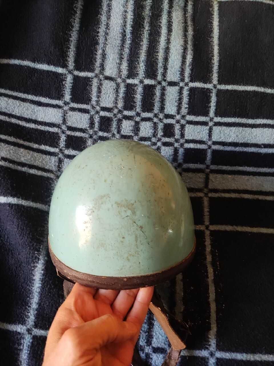 Kask Orzeszek z epoki PRL-u