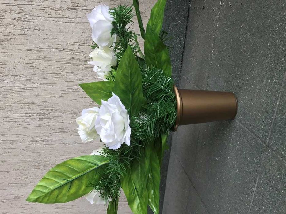 Stroik na grób kompozycja kwiaty róże ok 40x40x50cm 1kg