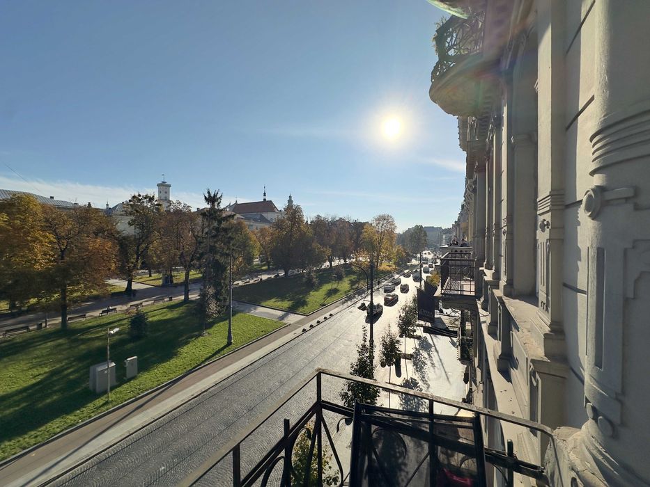 Оренда 3 - кімнатної квартири у ЦЕНТРІ МІСТА Проспект Свободи 29