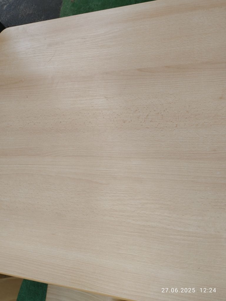 Stolik i cztery krzesełka dla dzieci