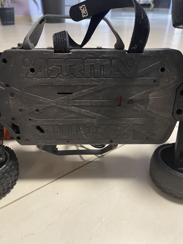 Sprzedam Arrma Senton 3s + akumulator + ładowarka