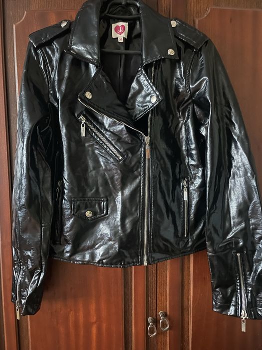 Куртка лакова, косуха, нова.