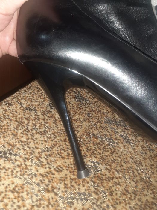 Сапожки демісезонні ,шкіряні,на шпильці