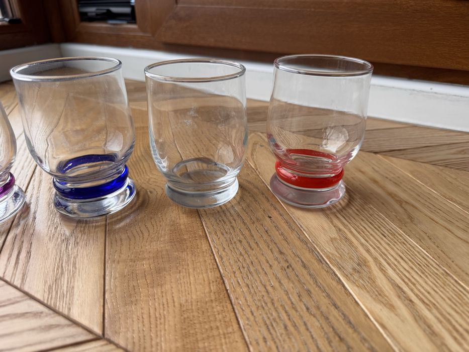 Szklanki kolorowe do napojów