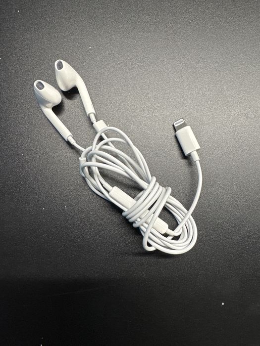 Auscultadores com fio Apple Lightning