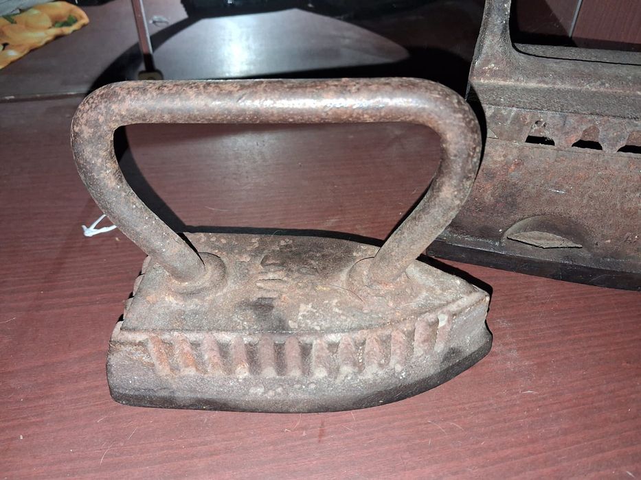 Утюг на углях праска на вугіллі