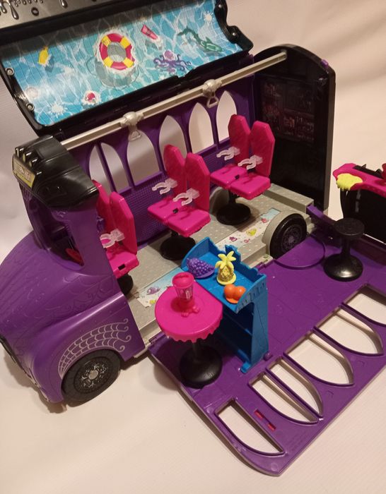 Автобус Monster High