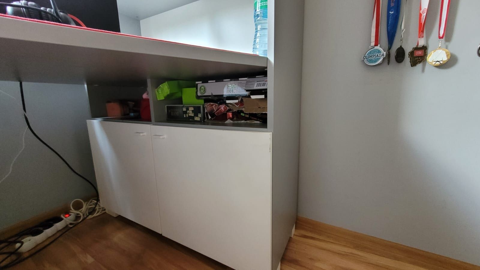 Sprzedam biurko narożne z regałem Meblik