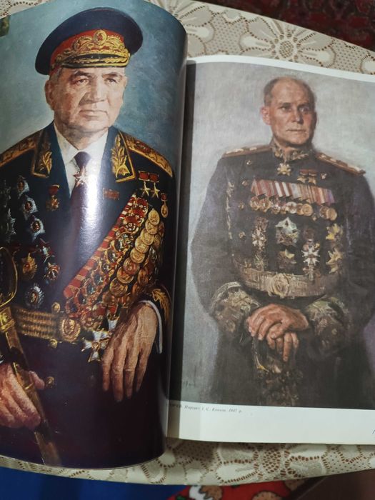 Кольорові репродукції з журналів "Огонек", "Україна". 5 томів.