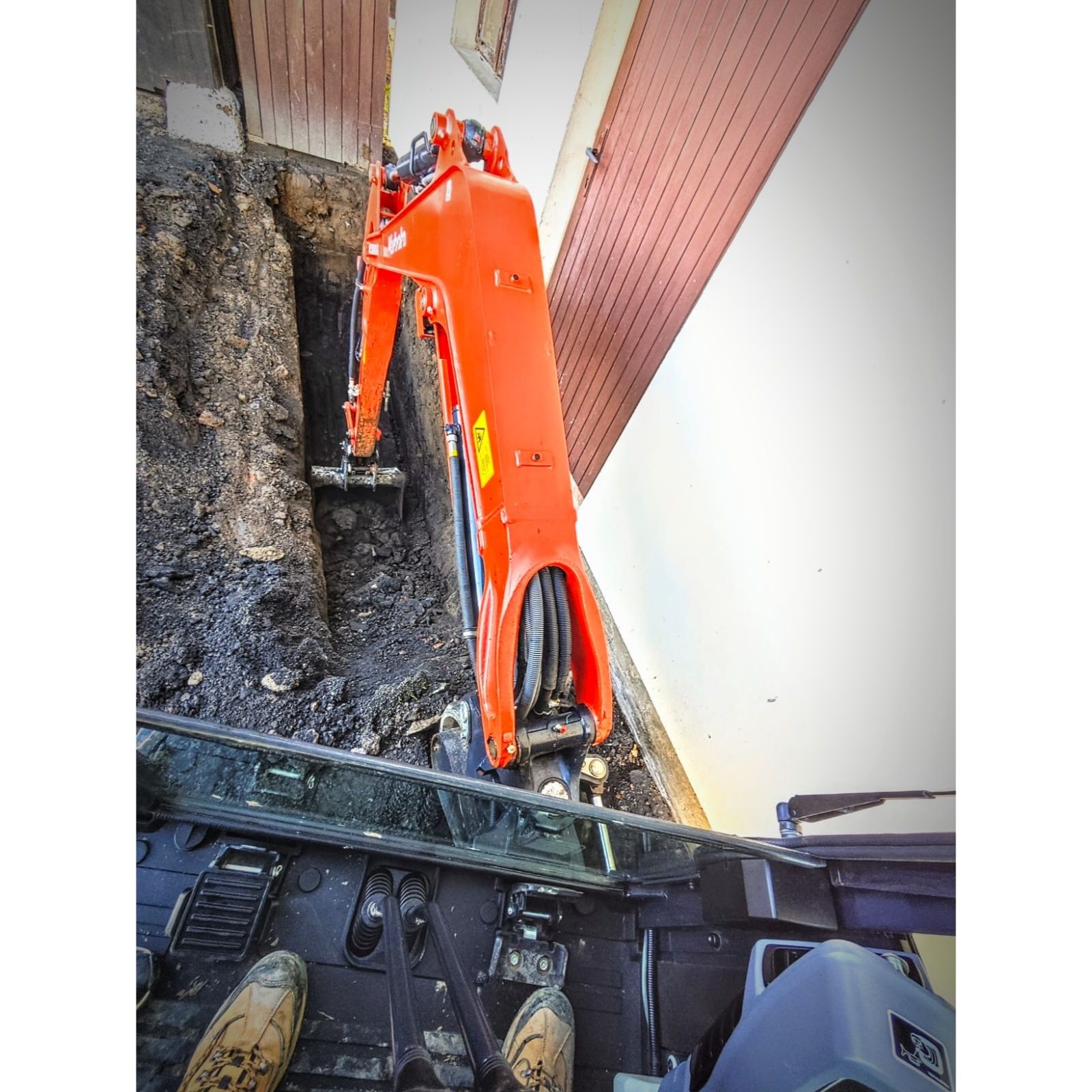 Usługi Koparko Ładowarka , Minikoparka 2.7 t.