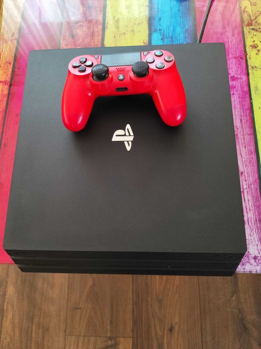 Szpedam konsole PS4  pro