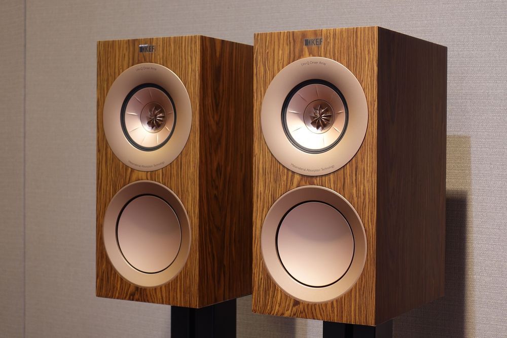 KEF R3 Meta Walnut Para - Outlet