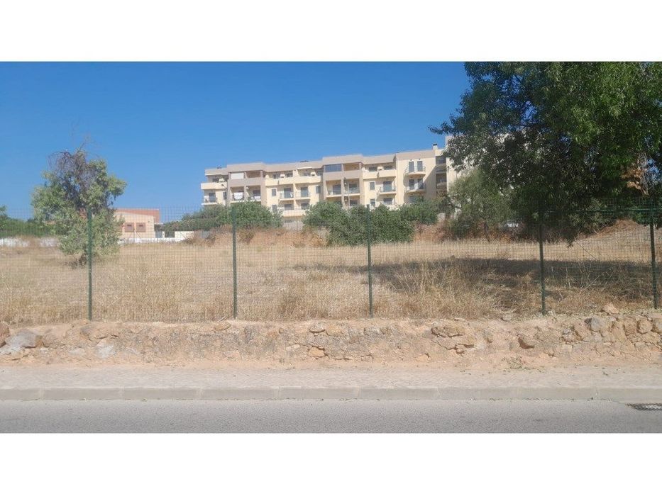 Terreno com viabilidade de construção em São Clemente, Loulé, Algarve