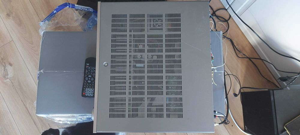 Amplituner Yamaha RX-V657 z pilotem