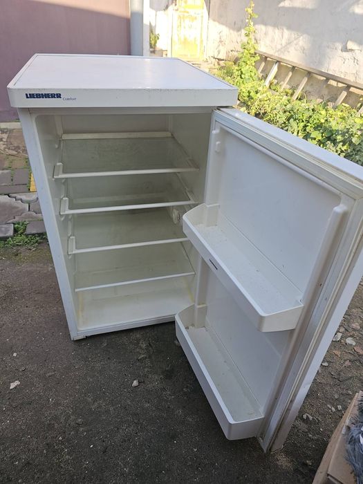 Маленький холодильник Liebherr із Німеччини. 85 см- висота 151л- об'єм