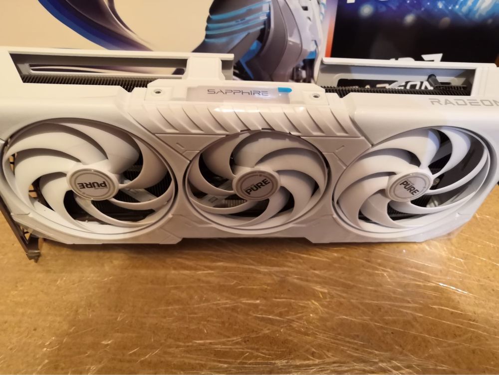 Sapphire Pure RX 9070 XT 16GB NOVA