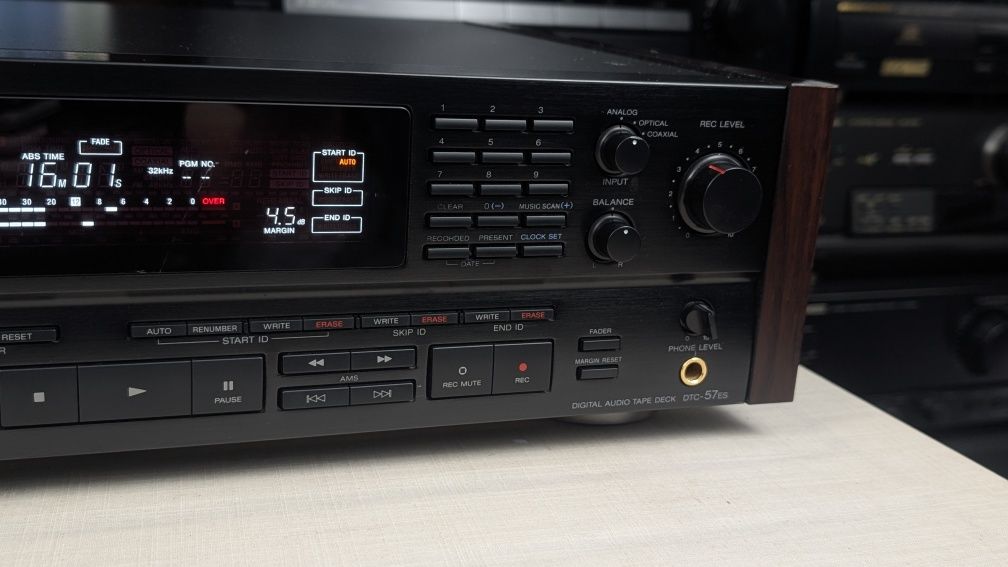 Sony DTC-57Es Audiobooki cyfrowy magnetofon kasetowy DAT