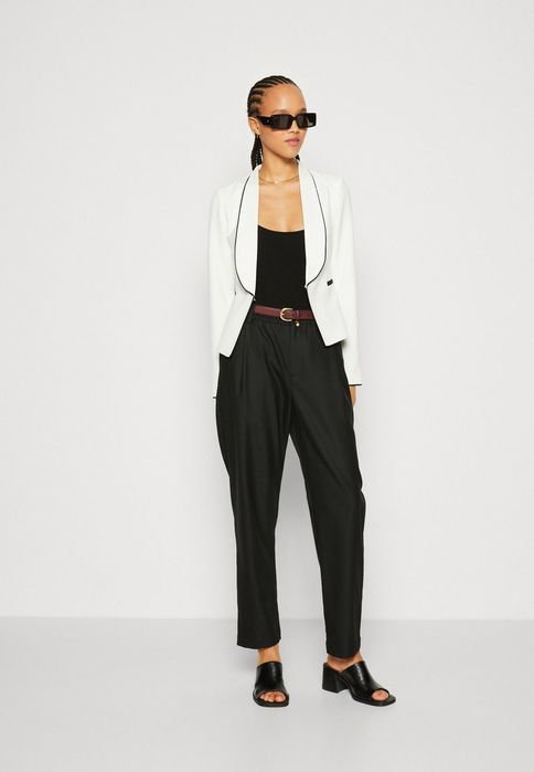 Żakiet biały slim fit Anna Field M