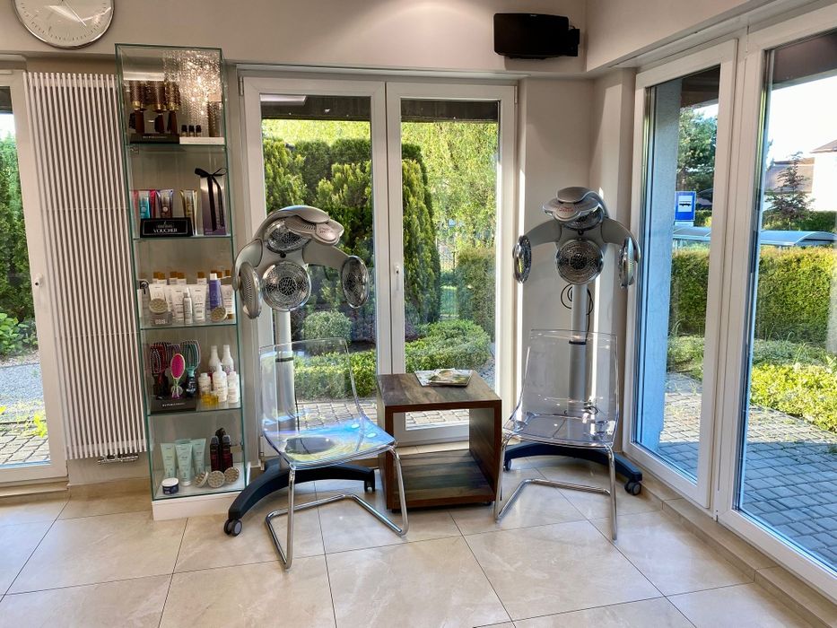 Wynajmę stanowisko fryzjerskie / 1-wszy Miesiąc próbny Rabat 50 % !!!