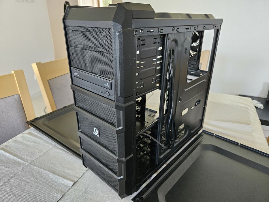 Obudowa SilentiumPC Brutus M23 Pure Black, nagrywarka CD, 3 wentylator