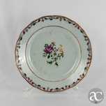 Prato em porcelana da China período Qianlong, séc. XVIII, Família Rosa