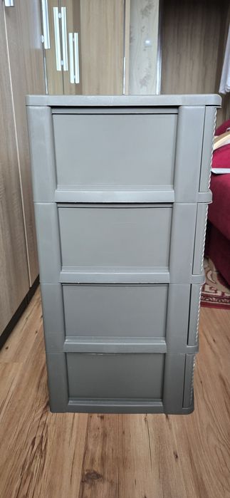 Plastikowa komoda / organizer z 4 szufladami