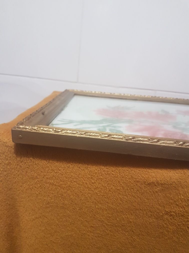Obraz róże malowane na płótnie z PRL w ramie za szkłem