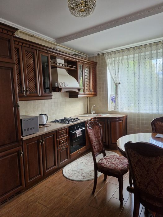 Двоповерховий дуплекс с сучасним капітальним ремонтом