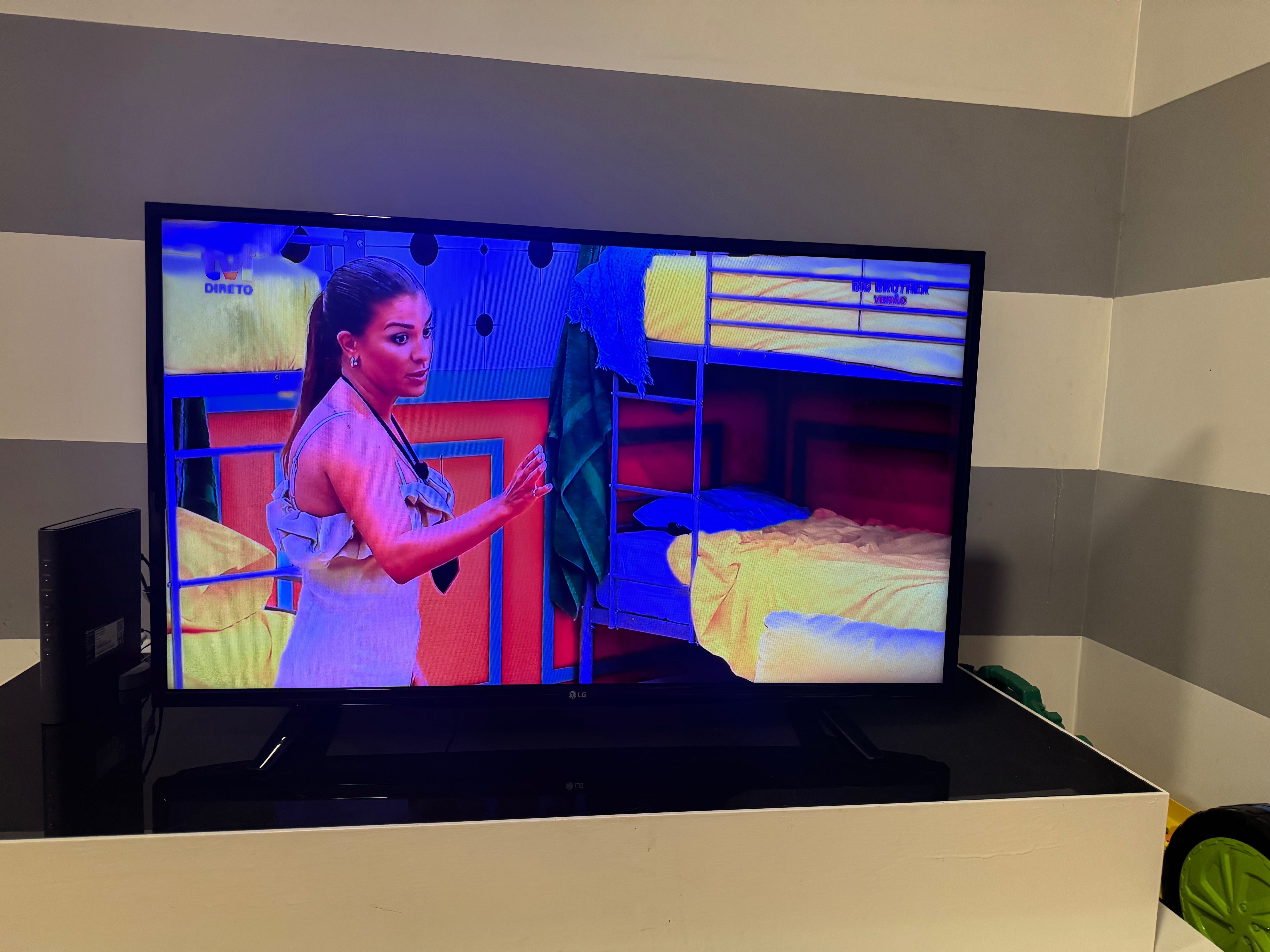 Televisão LG semi nova