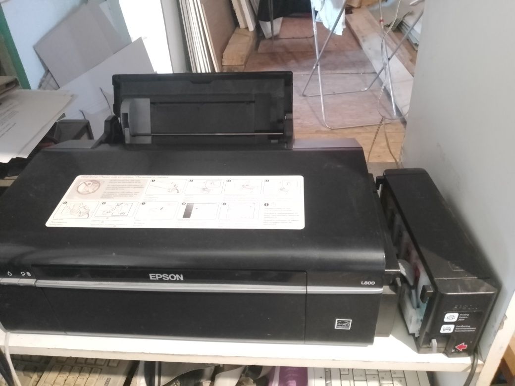 Продам два принтери 6 кольорів Epson L800